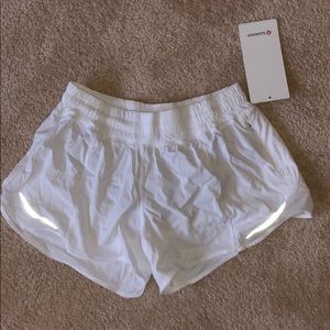 Never worn! Lululemon Hotty Hot Short 4’’ white